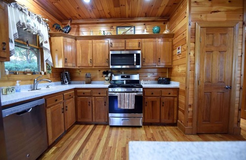 Foxfire Estates Cabin | 4BR/3BA | Hot Tub | Pool Table | Views | Pets ok | Lowered Rates!