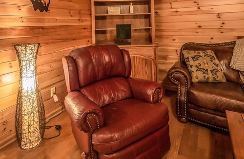 Morganton Cabin | 4BR Cabin 10 MINS FRom BLUE RIDGE! PRIVATE POOL, 12 PERSON PARTYSPA & POOL TABLE