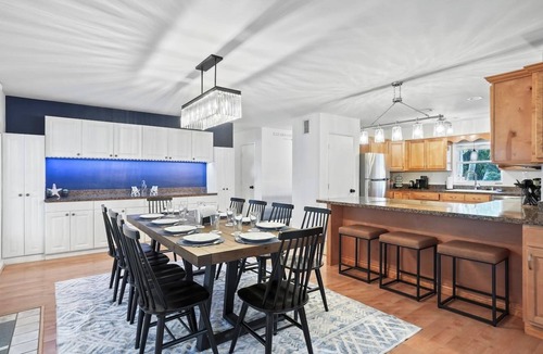 Clearwater House | 4BR Heated Pool|12min to Beach|Gameroom|King beds