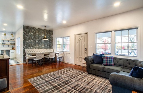Knoxville House | 4BR Home | Private Parking near Downtown Knoxville