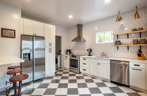 Knoxville House | 4BR Home | Private Parking near Downtown Knoxville