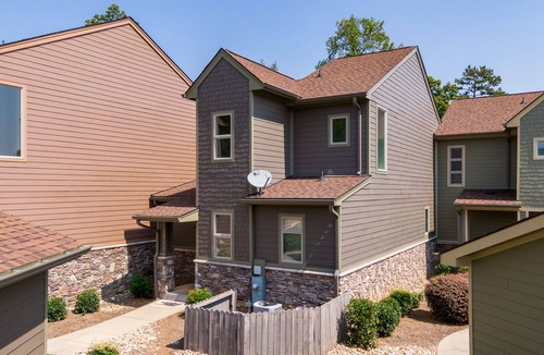 Saxony Forest House | 4BR Luxury Lakefront, big view, Private boatslip, pool table, 15 min Clemson!