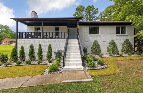 Pineville House | 4BR Pineville Retreat - Private Pool - Fire Pit - Near Carowinds & Charlotte