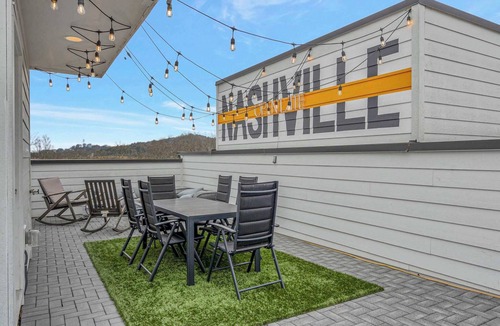 Haynes Area House | 4BR Rooftop & firepit-15min drive to Broadway