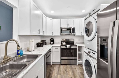 Carver City - Lincoln Gardens House | 4BR Tampa Oasis: 2 Gazebos Near Midtown & Stadium