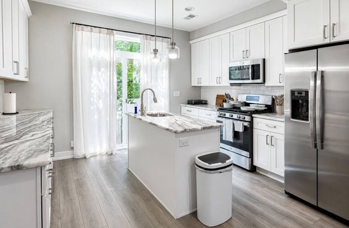 South Philadelphia House | 4BR Townhome w/Rooftop & Backyard - Sleeps 8