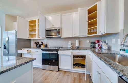 Mountain Island House | 4BR Townhouse | King Bed | Garage | Northlake
