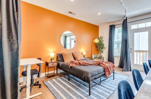 Mountain Island House | 4BR Townhouse King Bed Garage Northlake