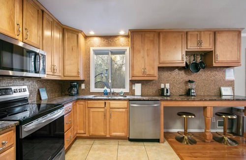 Atlanta House | 4BR w/2 Kitchens, King Suite + Yard Family & Groups Welcome
