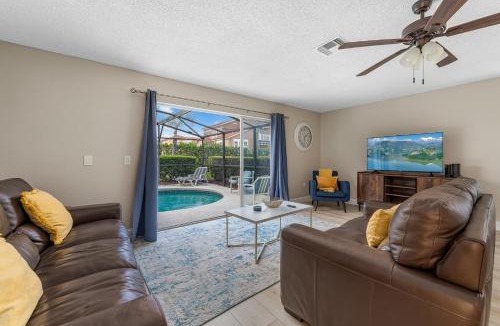 Lake Berkley House | 4BR w Heated Pool near Disney & Lake - Sleeps 10