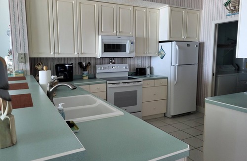 Navarre Beach Condo | 4th Floor Beauty! Aug. 4-10 OPEN! Book NOW! Walk in Shower!