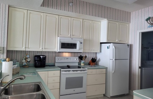 Navarre Beach Condo | 4th Floor Beauty! Aug. 4-10 OPEN! Book NOW! Walk in Shower!