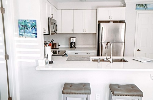 Old Naples Condo | 5-8 MINUTE WALK TO BEACHES, DINING & SHOPPING! RARE PRIVATE PATIO & LAKE VIEW!