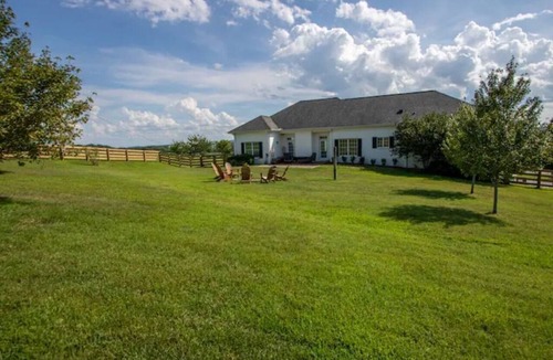 College Grove House | 5 Acre 3 Bedroom Farmhouse Next Door to Troubadour