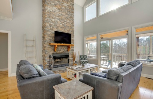 Waterloo House | 5-Acre Hideaway on Pickwick Lake: Great for Groups