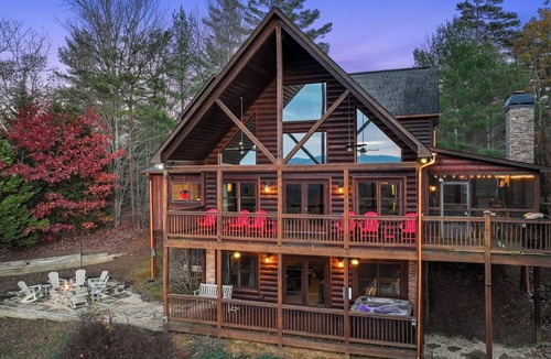 Cherry Log Cabin | 5 bd Cabin w/VIEWS, Secluded, Hot Tub, In & Outdoor Fireplaces