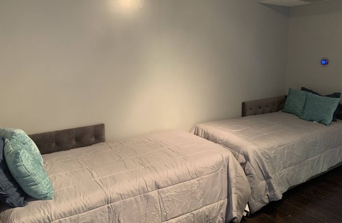 Collier Heights House | 5 Bdrm Modern Oasis w/Pool & Basketball - 5 mins to downtown ATL!