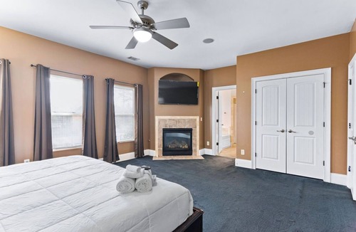 Lithonia House | 5 Bdrms/Swimming Pool/Indoor Hottub/Game Rm/Gated Home 20 mins from downtown Atl