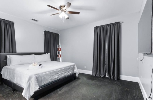 Lithonia House | 5 Bdrms/Swimming Pool/Indoor Hottub/Game Rm/Gated Home 20 mins from downtown Atl