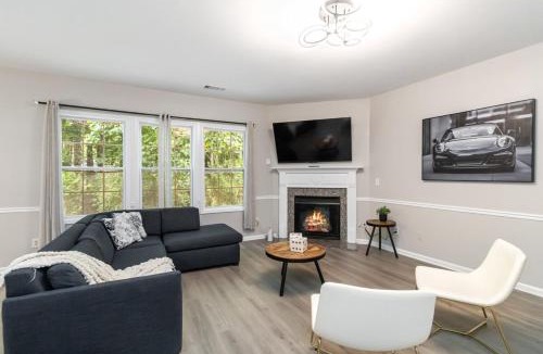 Duluth House | 5-Bed Gem Close to Duluth Fun Sleeps 16