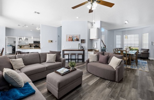 Spring Hill House | 5 bedrm Paradise w/your own POOL + LAZY RIVER