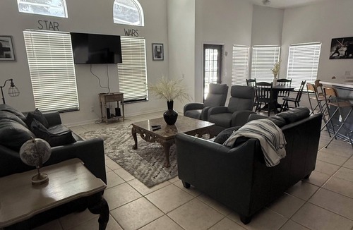 Lake Davenport Estates House | 5-bedroom 3-bathroom house with Pool, in gorgeous Davenport. Close to parks