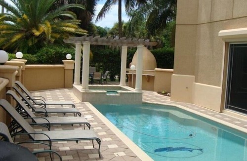 Naples Park House | 5 Bedroom Home, Easy Walk To The Beach, Very Private Pool Setting