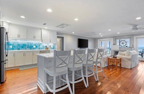 Alligator Point House | 5-bedroom house in charming Alligator Point with a Pool. Beachfront and Bayfront