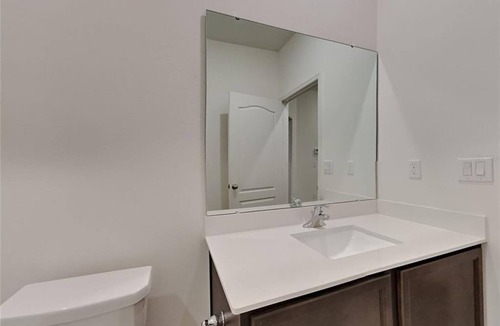 Nichols Apartment | 5 Bedroom Single family 430679 by Houzlet