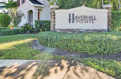 Greenacres House | 5-bedroom vacation home just 5 minutes from Palm Beach International Airport.