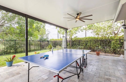 Greenacres House | 5-bedroom vacation home just 5 minutes from Palm Beach International Airport.