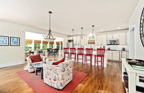 Admiral Estates House | 5-bedroom vacation home just a short walk to Cape May Beach
