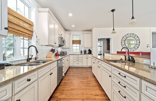 Admiral Estates House | 5-bedroom vacation home just a short walk to Cape May Beach