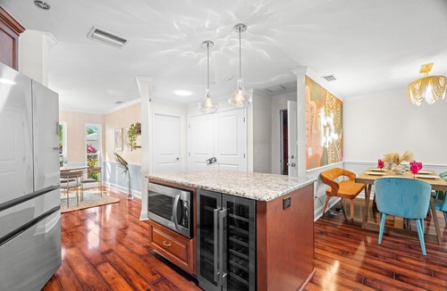 Largo House | 5 Bedroom Waterfront Retreat - Heated Pool, Mini Golf & Games! Sleeps 18