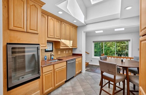 Silver Spring House | 5 Bedrooms | Modern Interior | Spacious