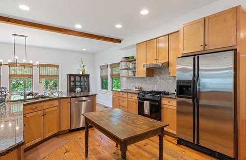 Thompson's Station House | 5 BR House, Quiet Lot, Sleeps 14! Hammock, Treehouse, Game Room, 35 Min to Nashv