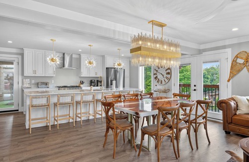 Blowing Rock House | 5 BR Luxury Home on Main Street in Downtown Blowing Rock + Hot Tub!