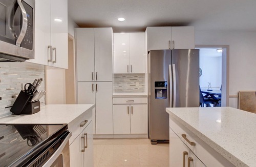 Boynton Beach House | 5 BR Mansion with Pool &Jacuzzi /non-heated/ FL