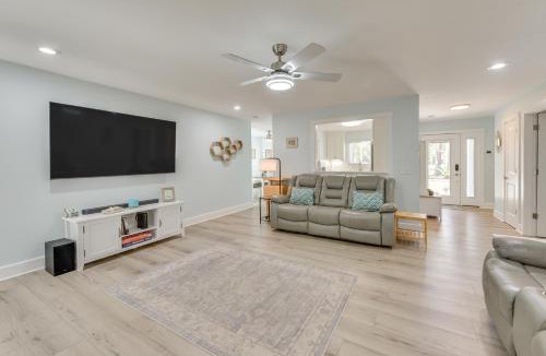 Port Royal House | 5 Mi to Dtwn Beaufort: Home w/Screened-In Patio