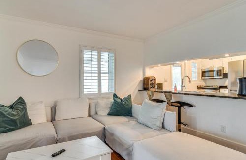 Shore Acres House | 5 Mi to Dtwn Pet-Friendly Home in St Petersburg!