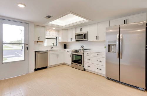 Majestic Palms Condo | 5 Mi to Fort Myers Beach: Condo w/Private Lanai!