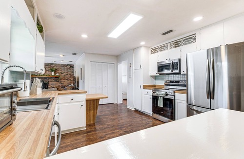 Fort King District House | 5 Mi to Silver Springs State Pk: Gem w/Game Room!