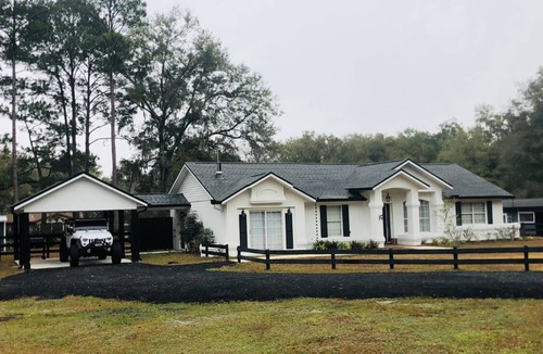 Fellowship House | 5 miles from WEC available for winter circuit Nov —April can discuss barn use