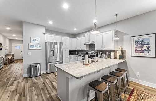 Jacksonville Beach House | 5 min crawl to beach! 4 br 2.5 ba large townhome. Shuffleboard! Mayo Clinic near