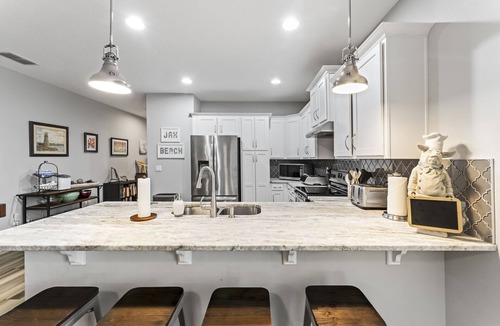 Jacksonville Beach House | 5 min crawl to beach! 4 br 2.5 ba large townhome. Shuffleboard! Mayo Clinic near