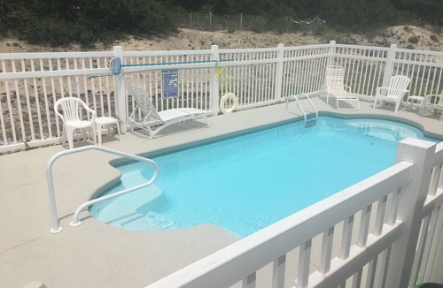 East End House | 5 min to Gulf beach. On bike path. Pvt htd pool. Boat parking. Great kitchen.