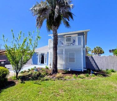 Treasure Cove House | 5 Mins from beach and has pool, hot tub, games, pet friendly