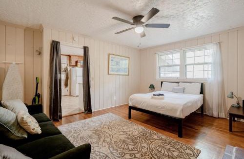 Forest Acres House | 5 mins to Fort Jackson - The Wooded Hilltop Ranch