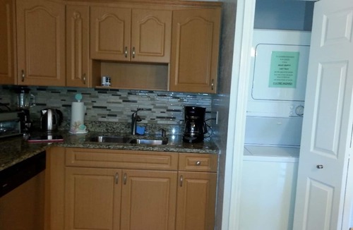 Gulf Gate Estates Condo | 5 minutes drive to nr Siesta Key 1/1 Large condo. The pool heated