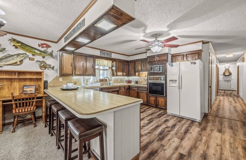 Smithville House | 5 minutes from Center Hill Lake! Fire-pit, Level Parking, 4 Bedrooms!